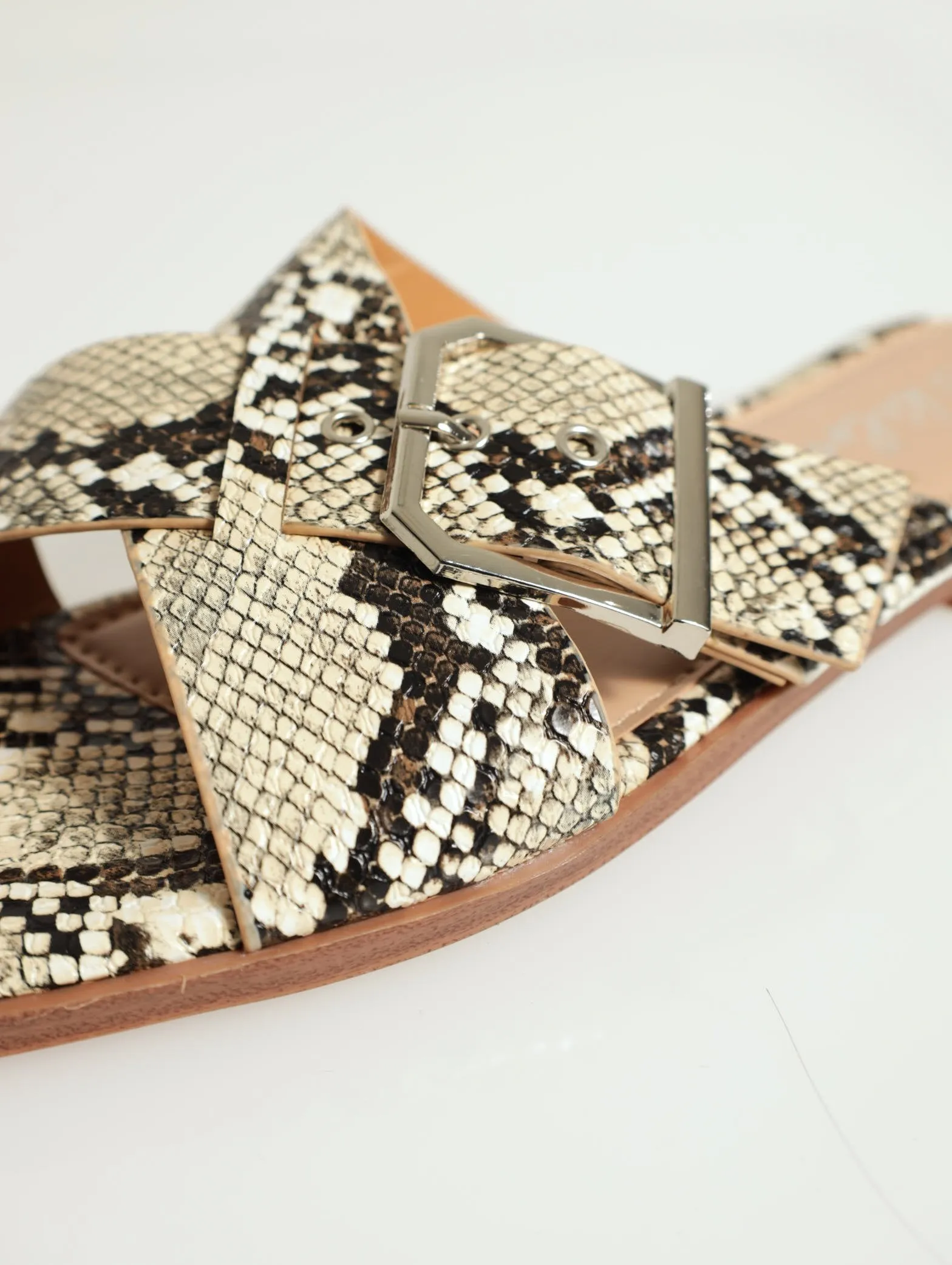 Cross-Over Mule With Big Buckle - Black/Grey