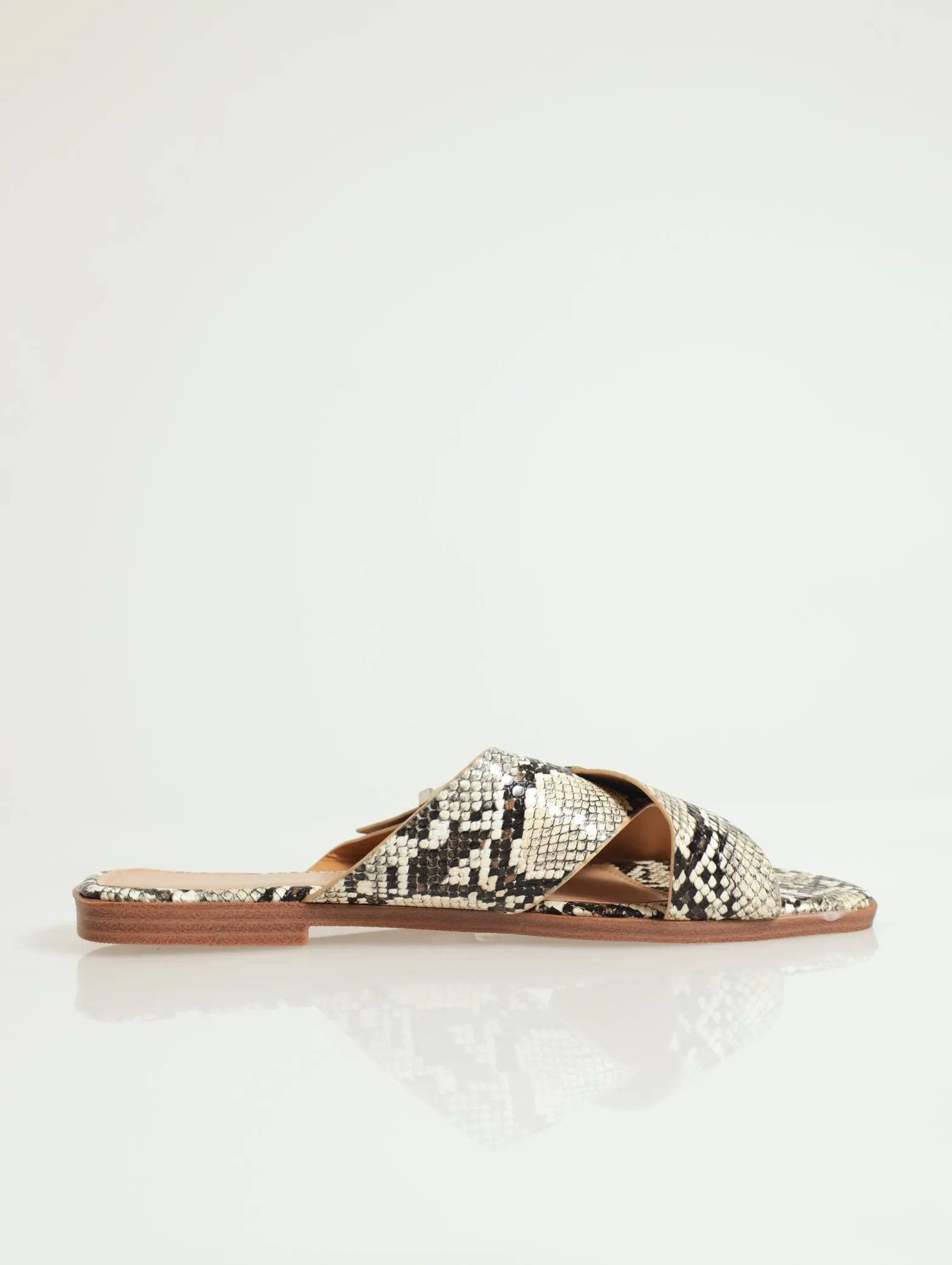 Cross-Over Mule With Big Buckle - Black/Grey