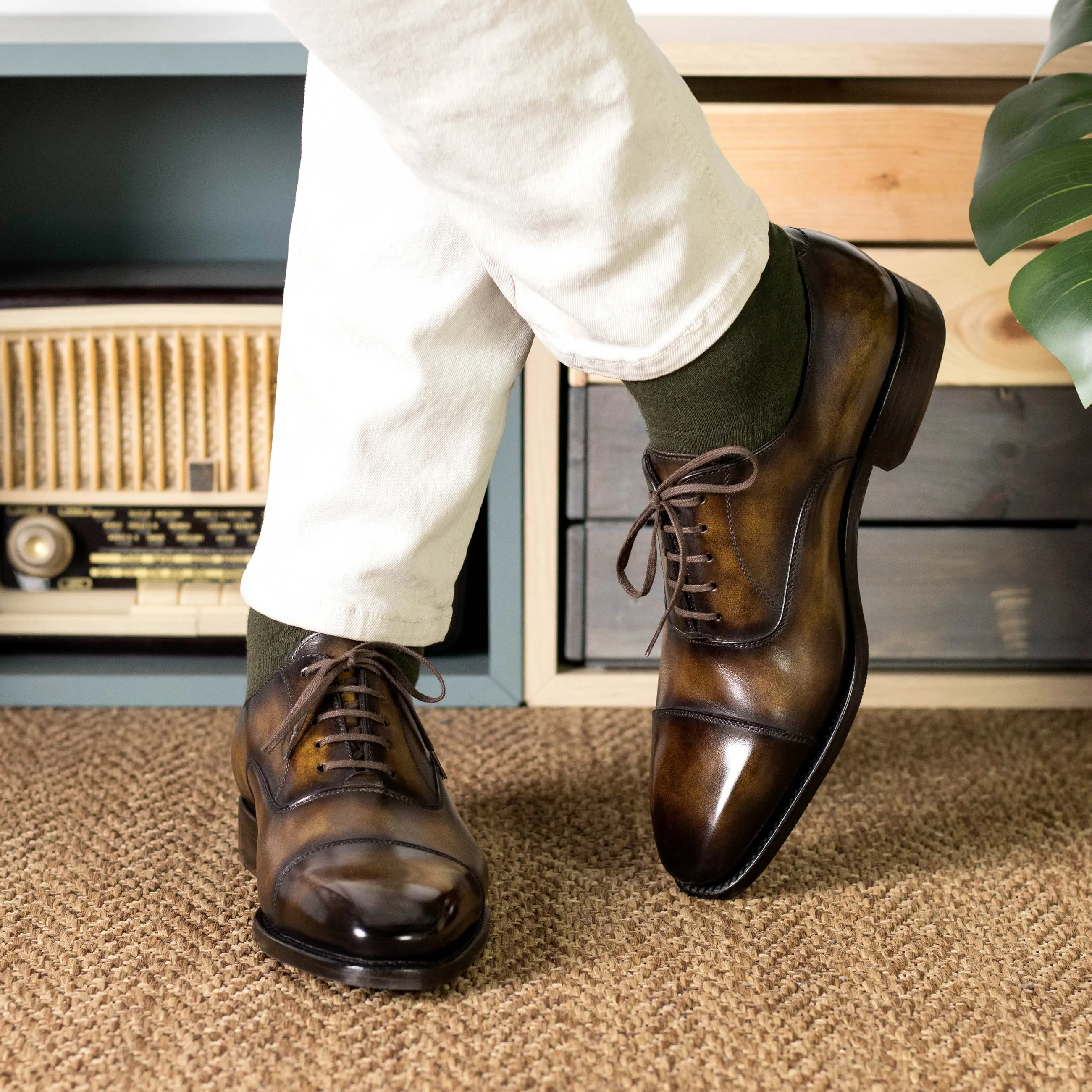 DapperFam Rafael in Tobacco Men's Hand-Painted Patina Oxford