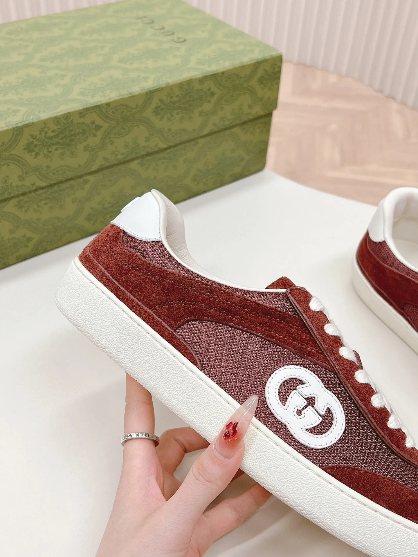 MESH AND Gucci IN RED WITH Beautiful INTERLOCKING GARNET G SNEAKER SUEDE Quick dispatch