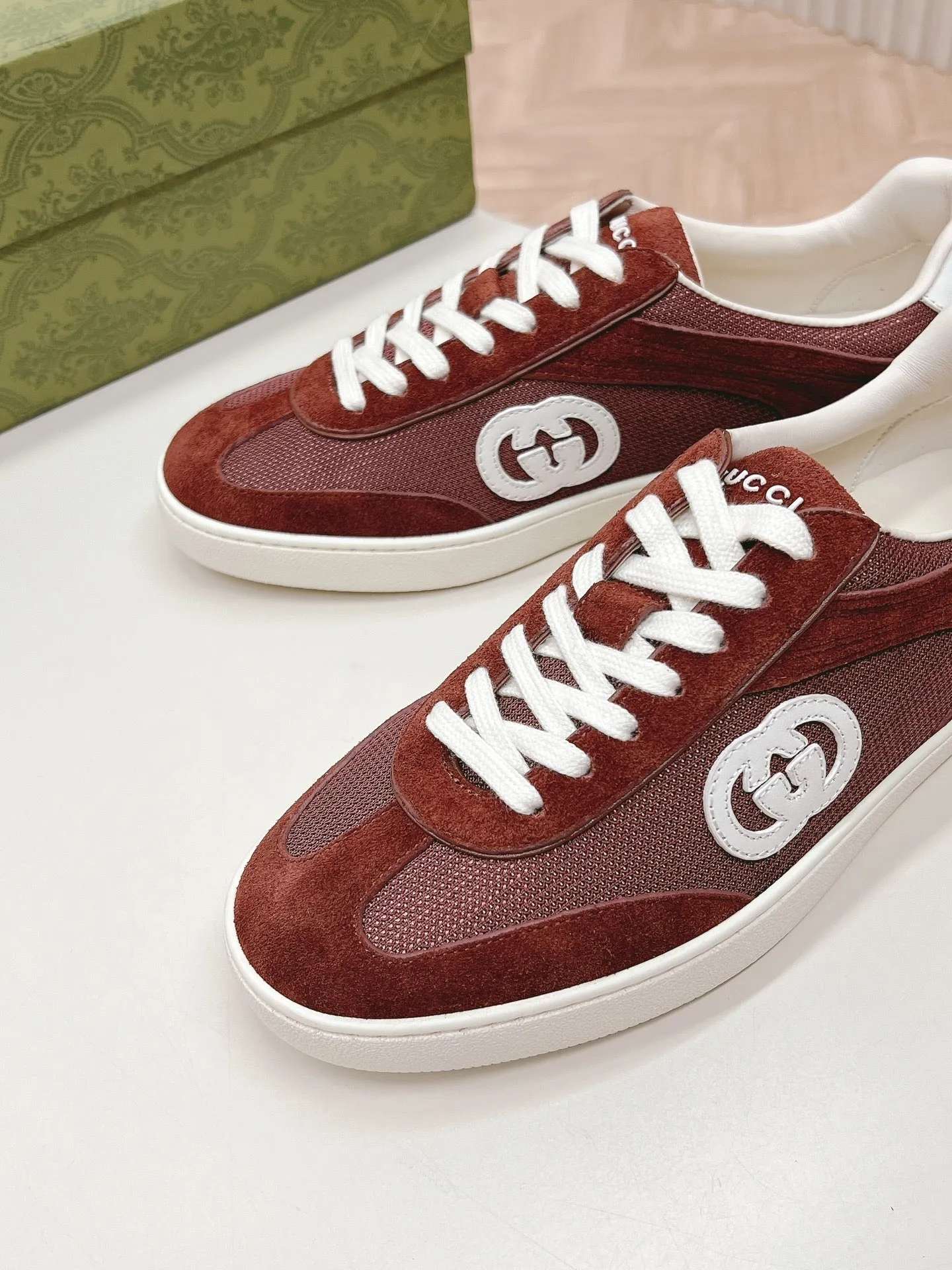 MESH AND Gucci IN RED WITH Beautiful INTERLOCKING GARNET G SNEAKER SUEDE Quick dispatch