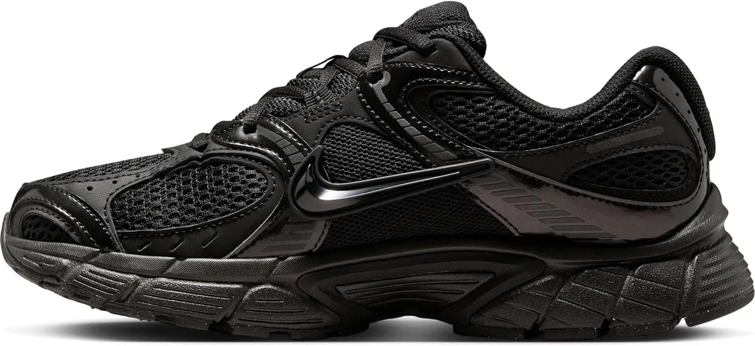 Nike Women's V5 Runner Sneaker