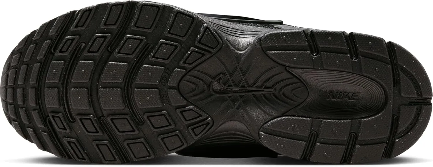 Nike Women's V5 Runner Sneaker