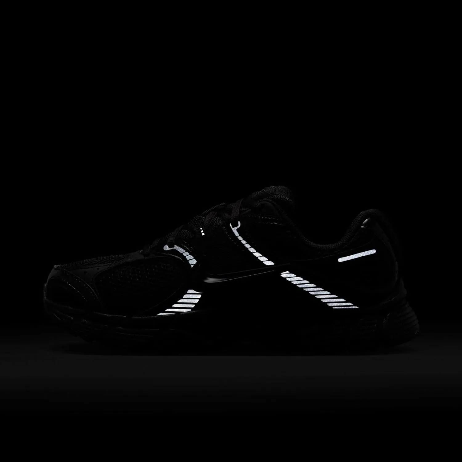 Nike Women's V5 Runner Sneaker
