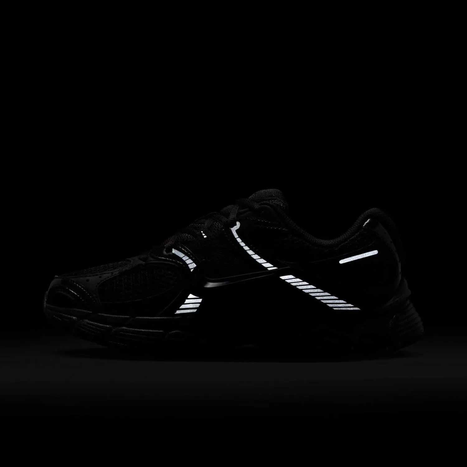 Nike Women's V5 Runner Sneaker