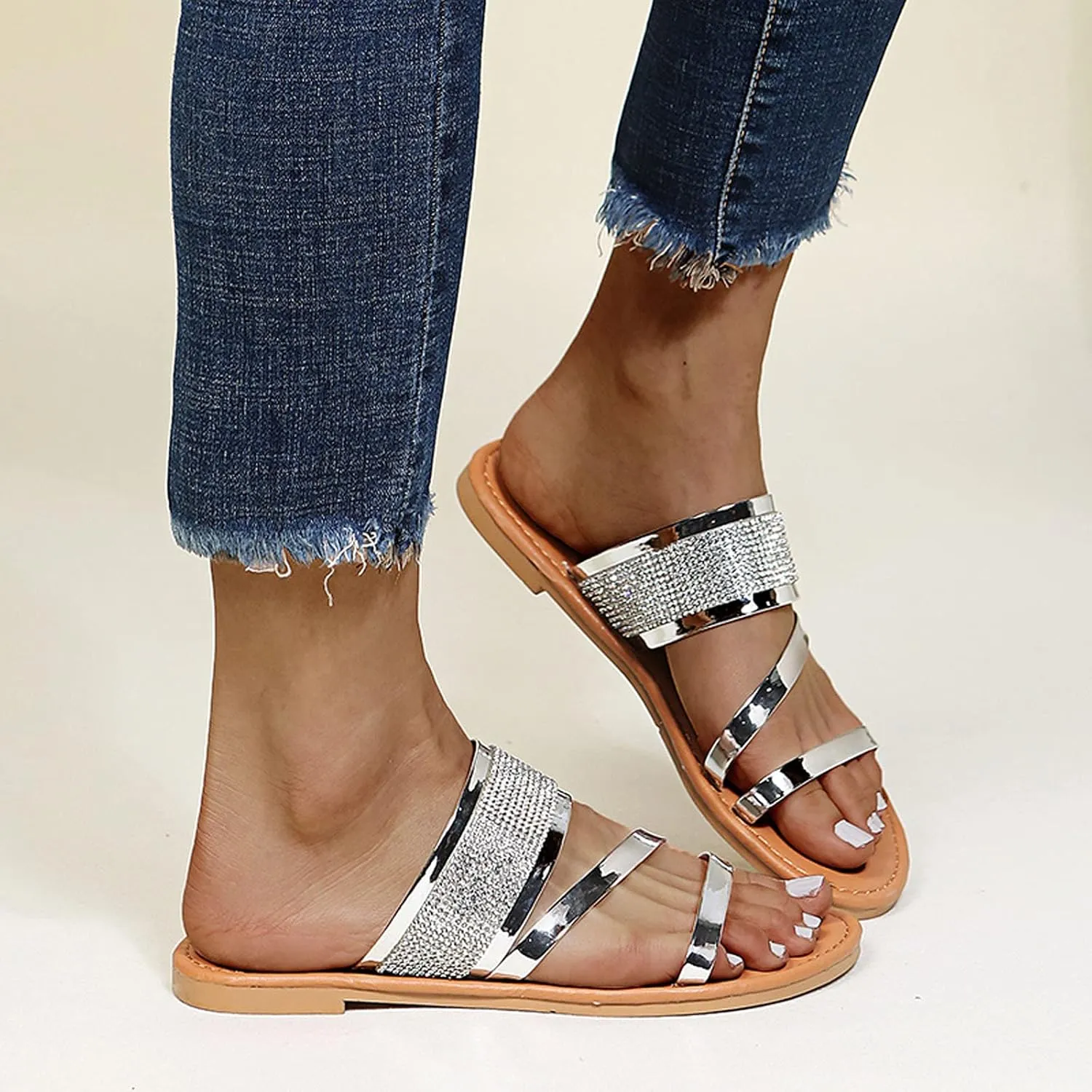 oiangi Summer Flat Sandals for Women Casual Fashion Glossy Straps Open Toe Slip-on Slipper Lightweight Comfortable Daily Shoes Flip Flops Sandalias