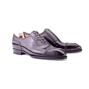 Oxford, straight cap toe with double machine stitched upper