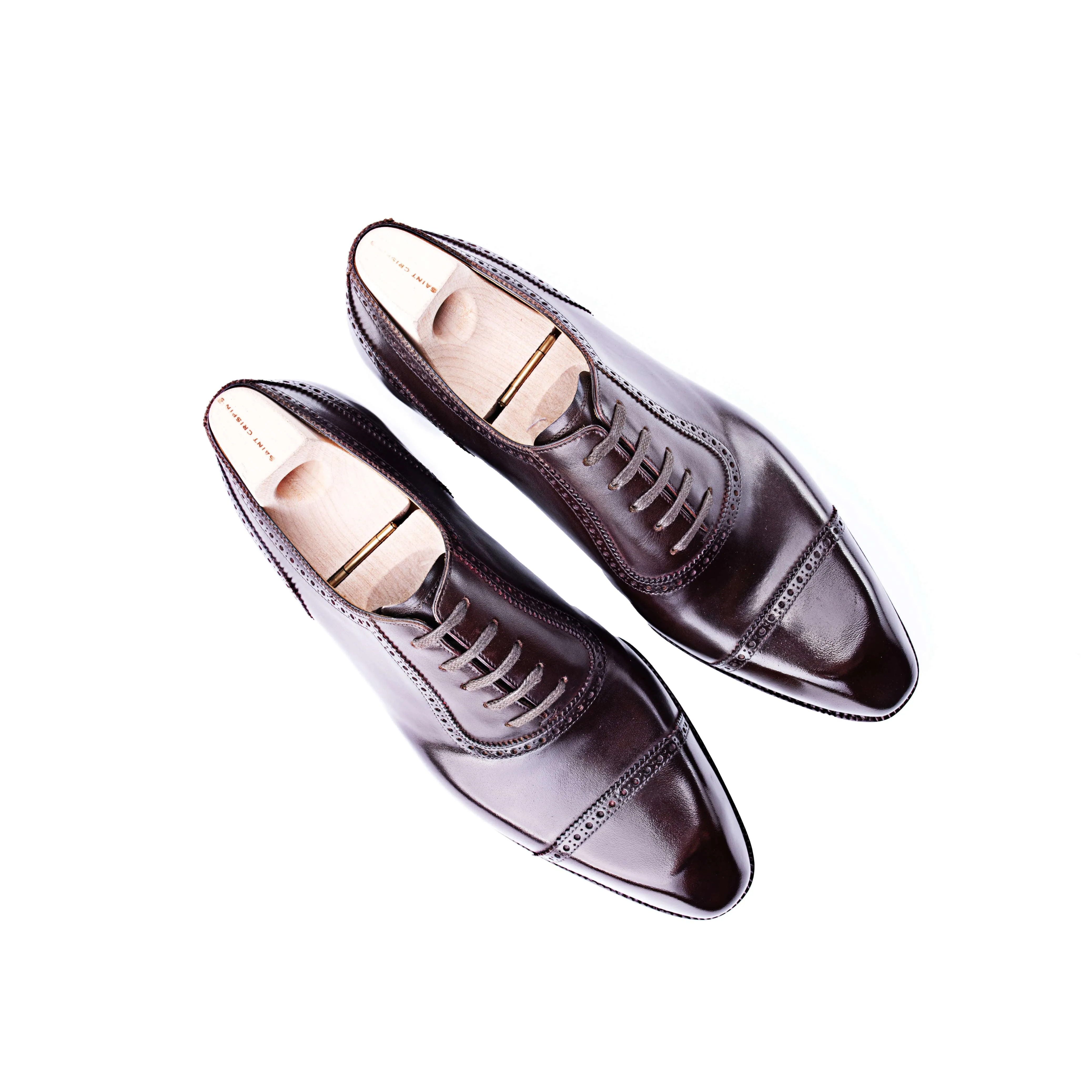 Oxford, straight cap toe with double machine stitched upper
