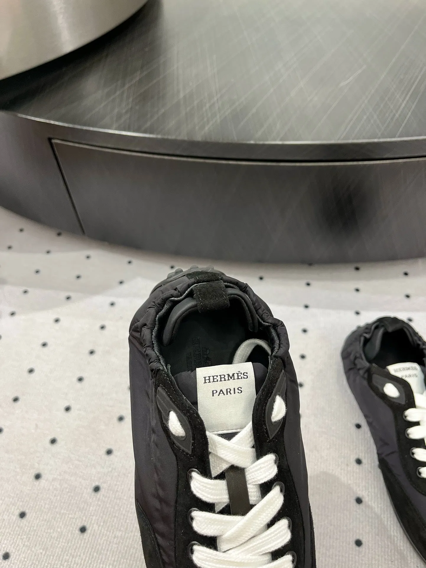 TRAIL SNEAKER IN BLACK SUEDE