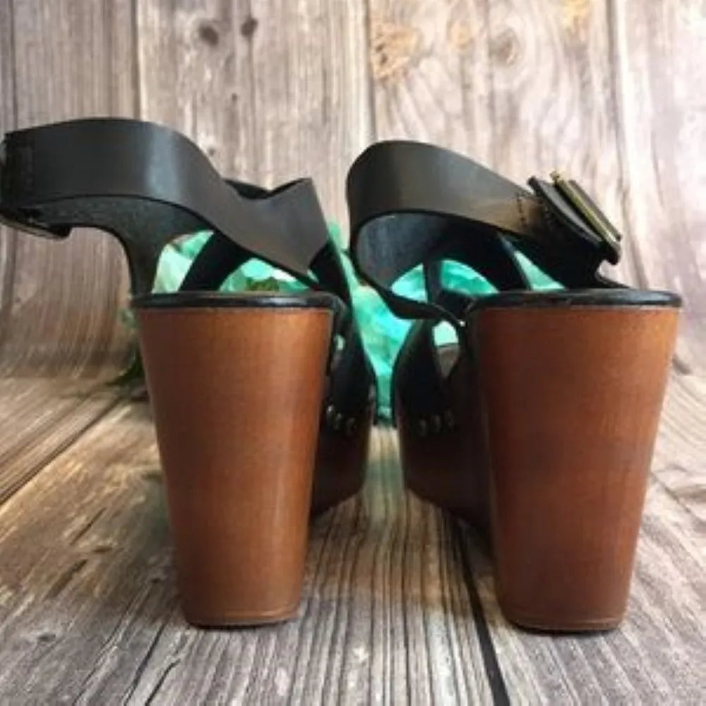 WANTED Elizabeth Black Strappy Wedge Sandal 8M
